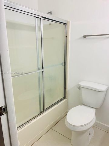 16119 Kingsmoor Way 16119, Miami Lakes, FL 33014