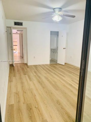 16119 Kingsmoor Way 16119, Miami Lakes, FL 33014