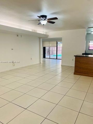 16119 Kingsmoor Way 16119, Miami Lakes, FL 33014