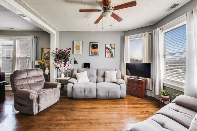 4862 W Cortland Street, Chicago, IL 60639