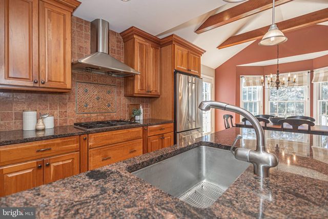 9 LARKSPUR LN, Lawrence Township, NJ 08648