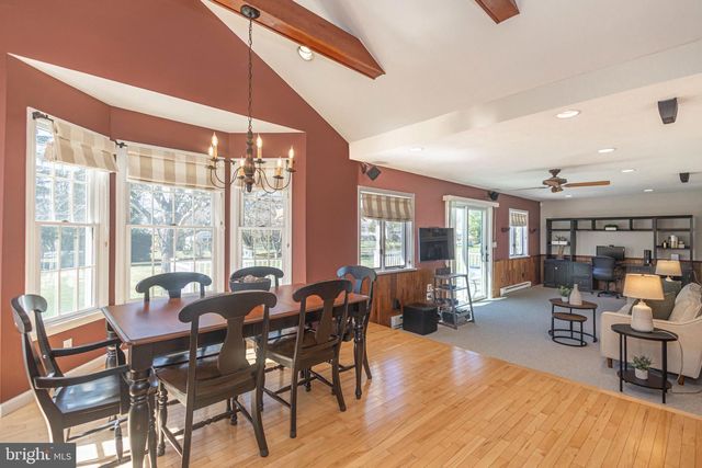 9 LARKSPUR LN, Lawrence Township, NJ 08648