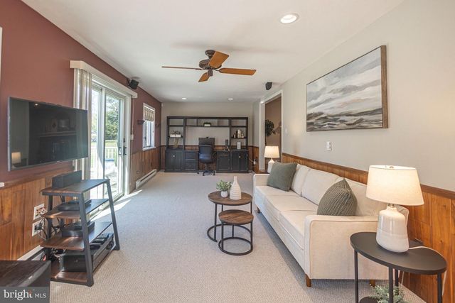 9 LARKSPUR LN, Lawrence Township, NJ 08648