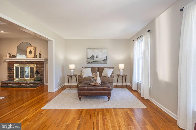 9 LARKSPUR LN, Lawrence Township, NJ 08648