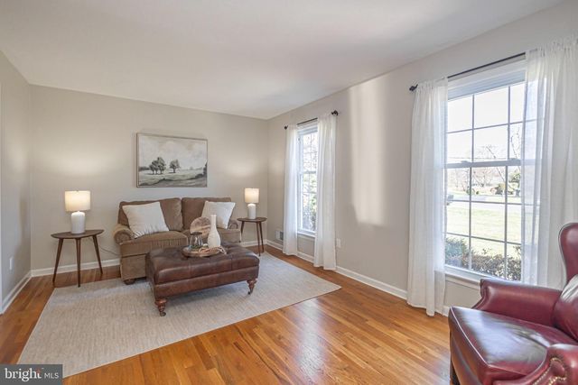 9 LARKSPUR LN, Lawrence Township, NJ 08648