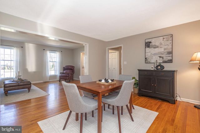 9 LARKSPUR LN, Lawrence Township, NJ 08648