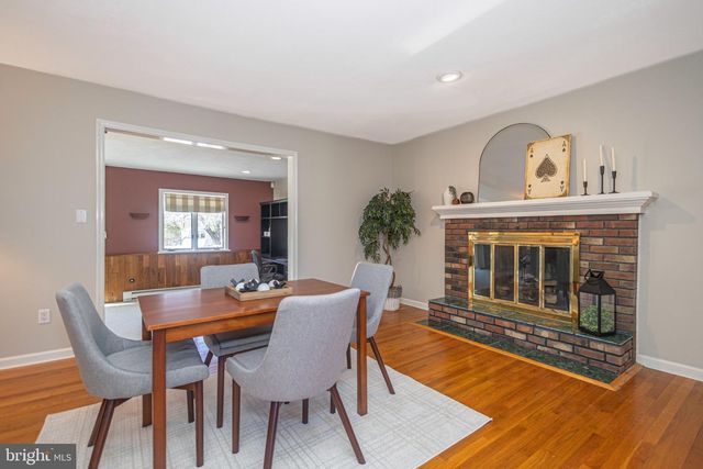 9 LARKSPUR LN, Lawrence Township, NJ 08648