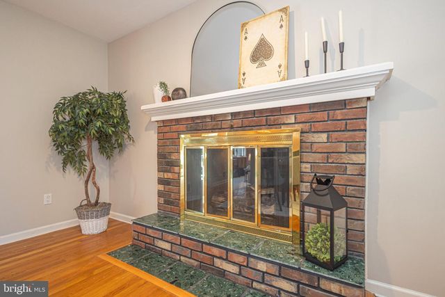 9 LARKSPUR LN, Lawrence Township, NJ 08648