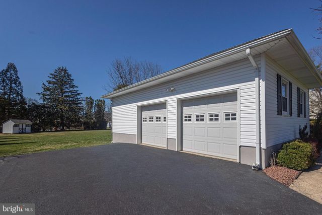 9 LARKSPUR LN, Lawrence Township, NJ 08648