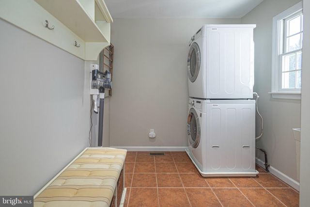 9 LARKSPUR LN, Lawrence Township, NJ 08648