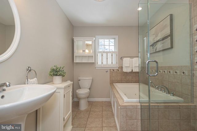 9 LARKSPUR LN, Lawrence Township, NJ 08648