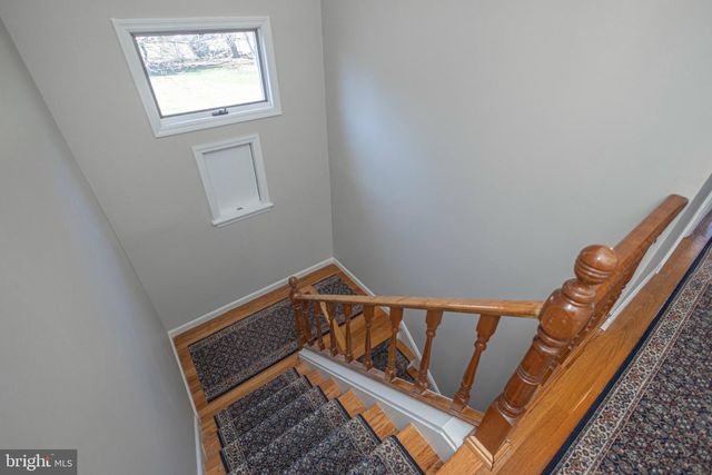 9 LARKSPUR LN, Lawrence Township, NJ 08648