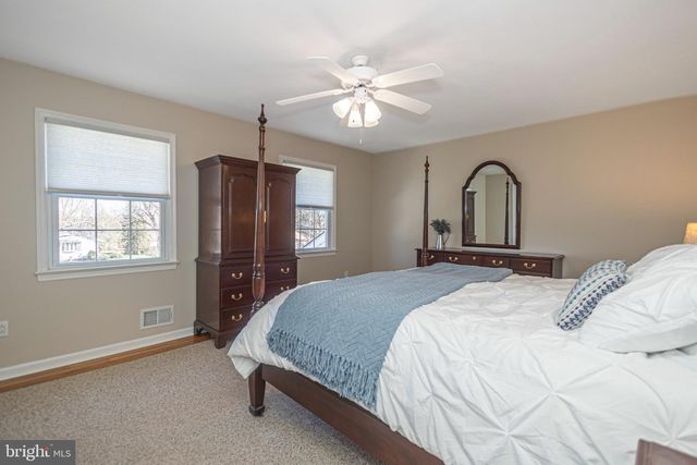 9 LARKSPUR LN, Lawrence Township, NJ 08648