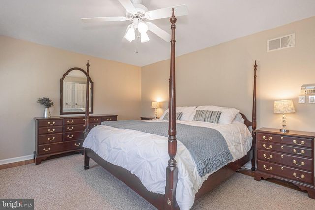 9 LARKSPUR LN, Lawrence Township, NJ 08648