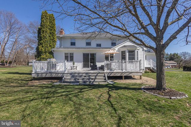 9 LARKSPUR LN, Lawrence Township, NJ 08648