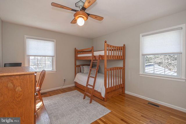 9 LARKSPUR LN, Lawrence Township, NJ 08648