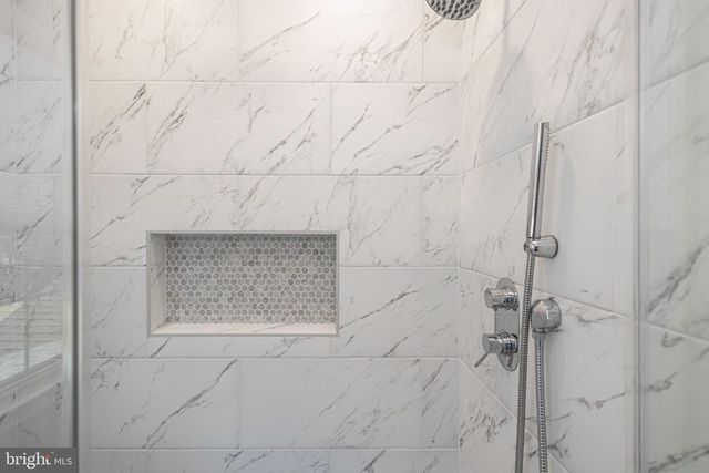 9 LARKSPUR LN, Lawrence Township, NJ 08648