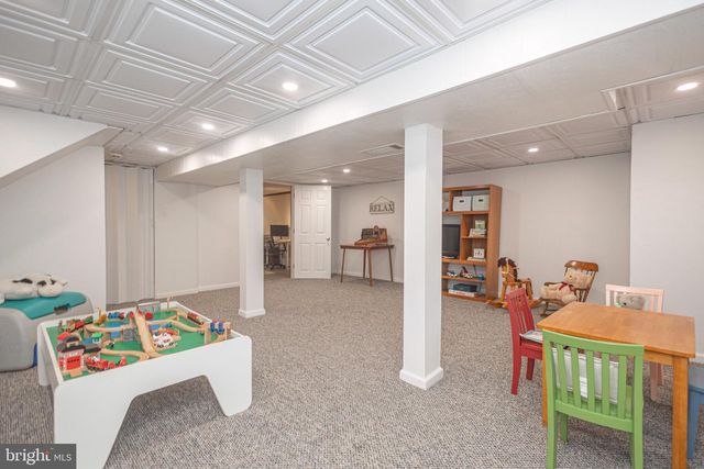 9 LARKSPUR LN, Lawrence Township, NJ 08648