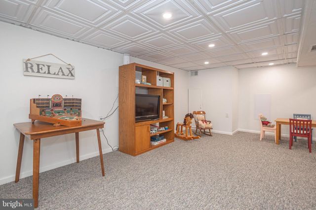 9 LARKSPUR LN, Lawrence Township, NJ 08648