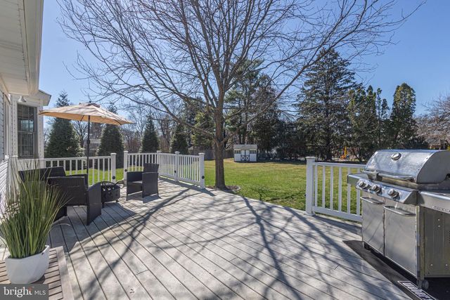 9 LARKSPUR LN, Lawrence Township, NJ 08648