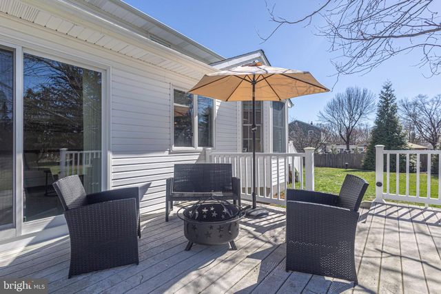 9 LARKSPUR LN, Lawrence Township, NJ 08648