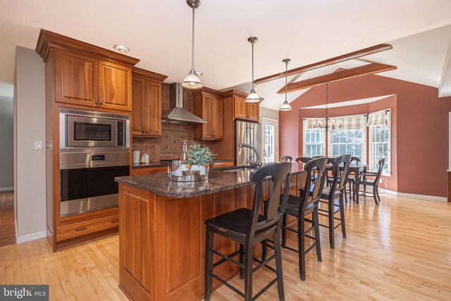 9 LARKSPUR LN, Lawrence Township, NJ 08648