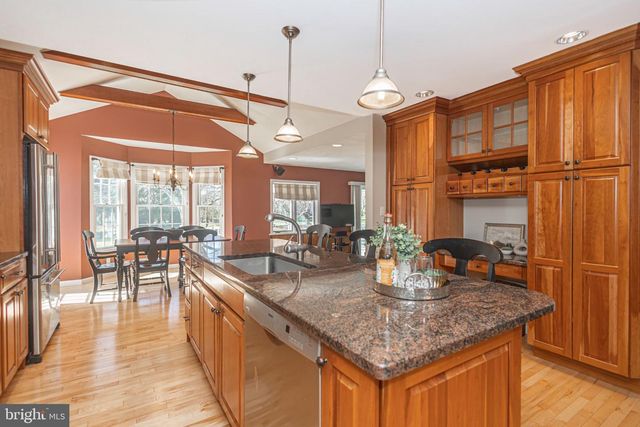 9 LARKSPUR LN, Lawrence Township, NJ 08648