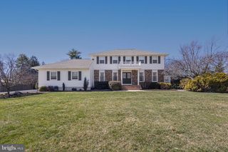 9 LARKSPUR LN, Lawrence Township, NJ 08648