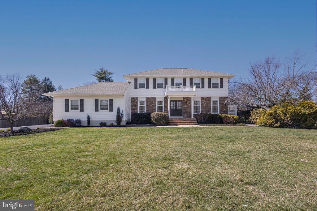 9 LARKSPUR LN, Lawrence Township, NJ 08648