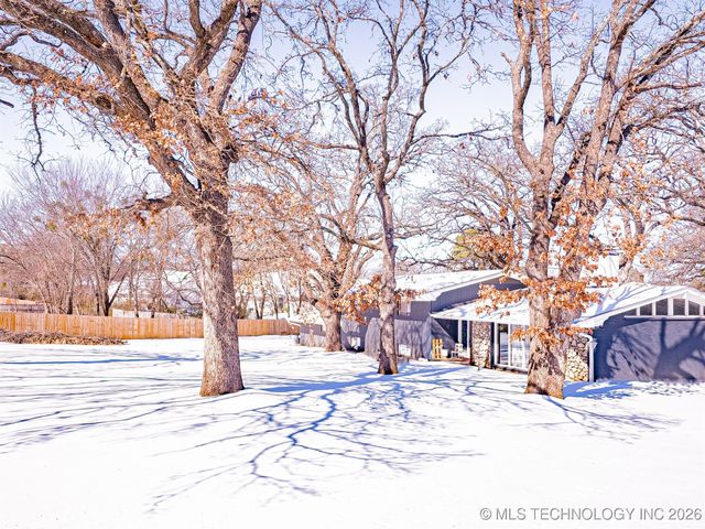 907 N 10th Avenue, Durant, OK 74701