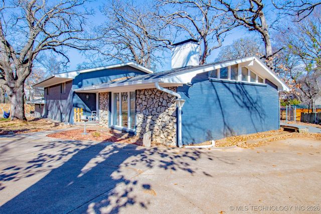 907 N 10th Avenue, Durant, OK 74701