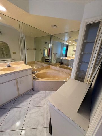 5638 COUNTRY LAKES DRIVE, Sarasota, FL 34243