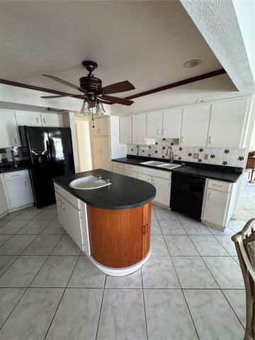 5638 COUNTRY LAKES DRIVE, Sarasota, FL 34243