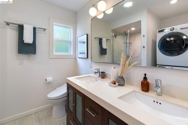 1048 Kains Ave, Albany, CA 94706