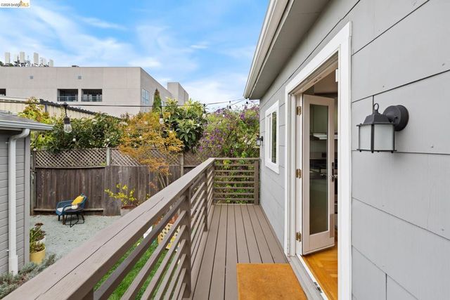 1048 Kains Ave, Albany, CA 94706