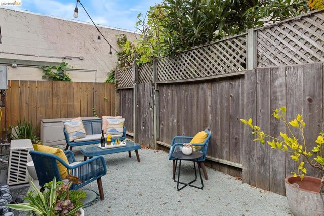 1048 Kains Ave, Albany, CA 94706