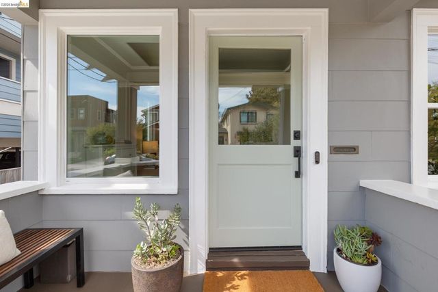 1048 Kains Ave, Albany, CA 94706