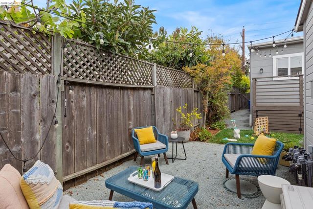 1048 Kains Ave, Albany, CA 94706
