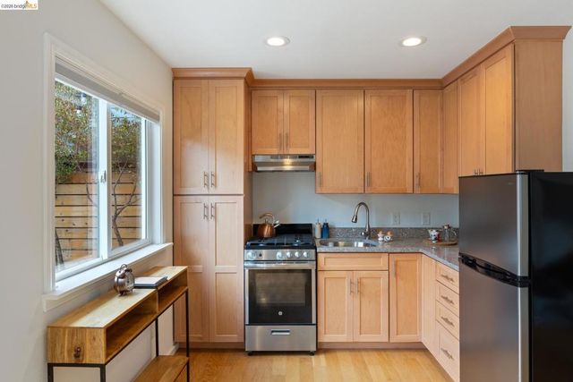 1048 Kains Ave, Albany, CA 94706