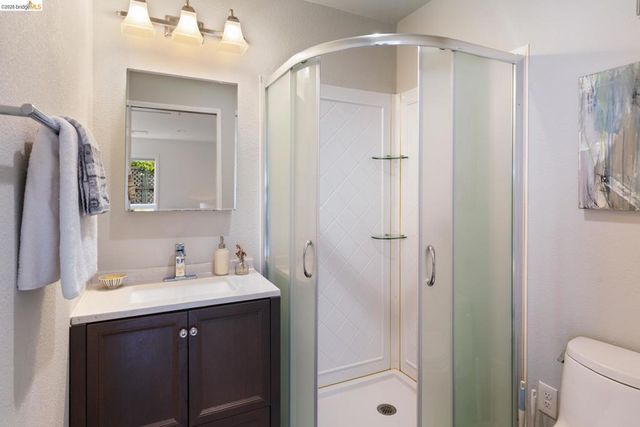 1048 Kains Ave, Albany, CA 94706
