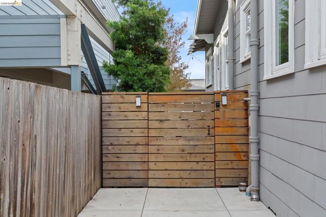 1048 Kains Ave, Albany, CA 94706