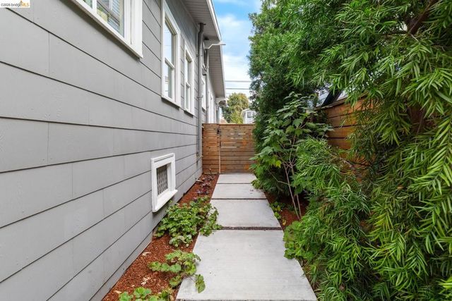1048 Kains Ave, Albany, CA 94706