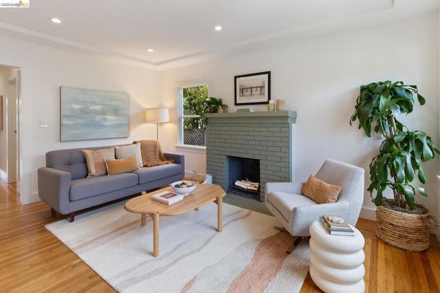 1048 Kains Ave, Albany, CA 94706