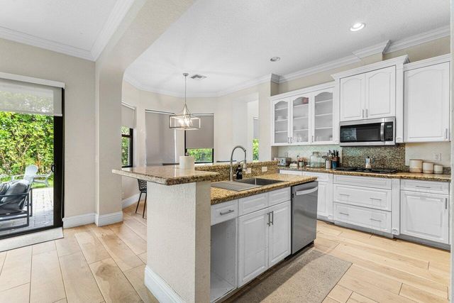3555 Birague Drive, Wellington, FL 33449
