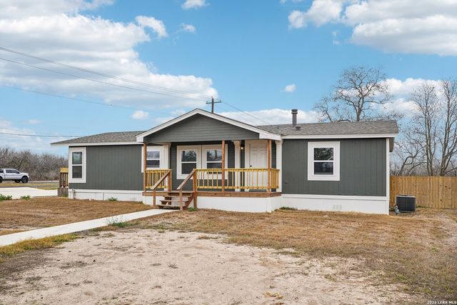 101 Natchez, Poth, TX 78147