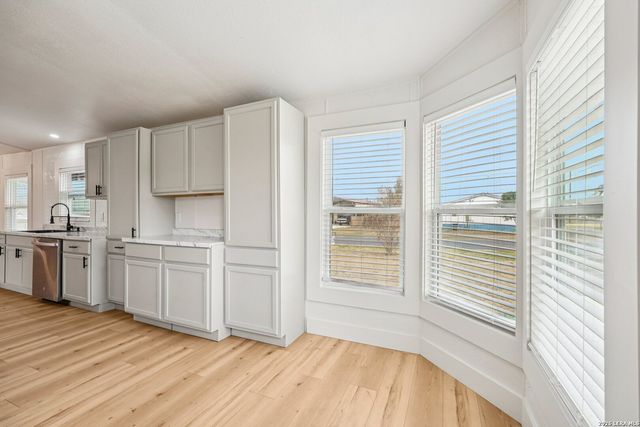 101 Natchez, Poth, TX 78147