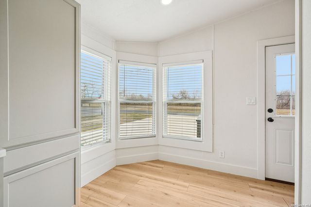 101 Natchez, Poth, TX 78147