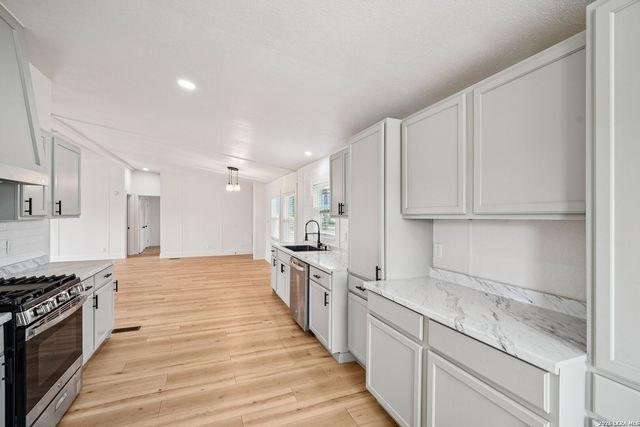 101 Natchez, Poth, TX 78147