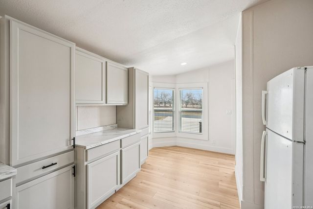 101 Natchez, Poth, TX 78147