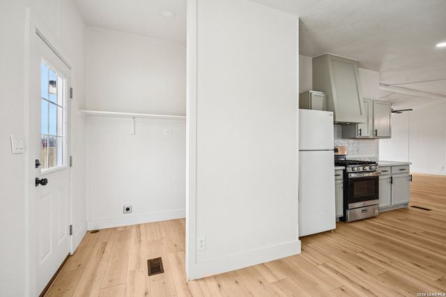 101 Natchez, Poth, TX 78147